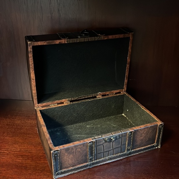 Hosley Decorative Wooden Storage Box with Leather Clasp 9 Inch Long - Picture 4 of 4